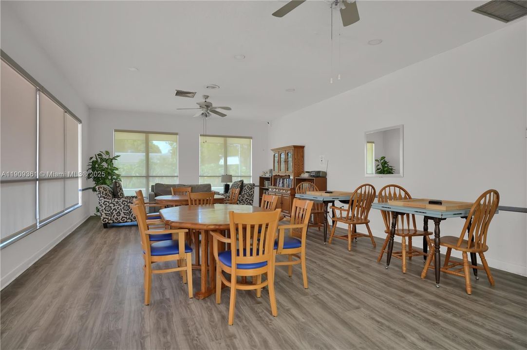 For Sale: $299,000 (2 beds, 2 baths, 1112 Square Feet)