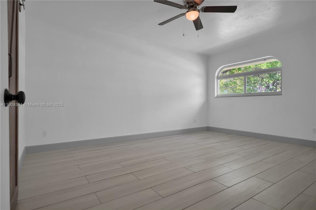 For Sale: $299,000 (2 beds, 2 baths, 1112 Square Feet)