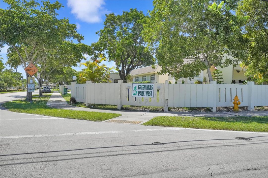 For Sale: $299,000 (2 beds, 2 baths, 1112 Square Feet)