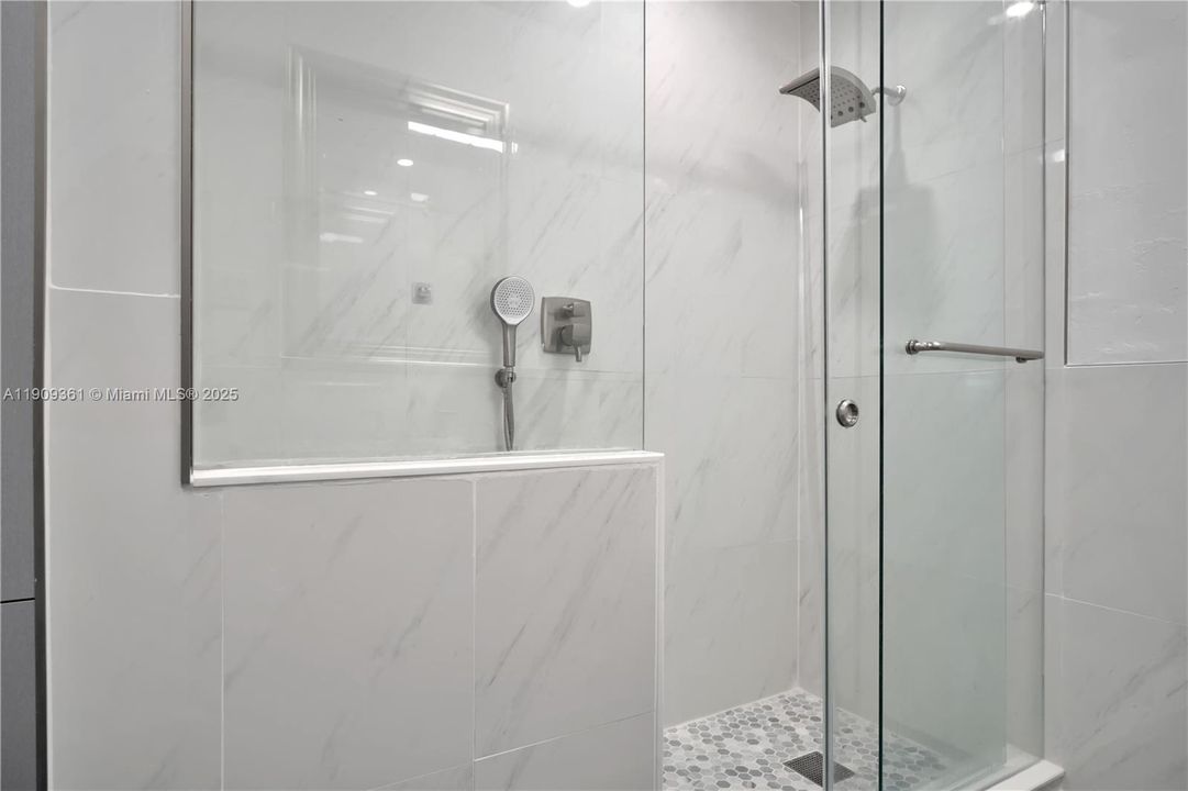 For Sale: $299,000 (2 beds, 2 baths, 1112 Square Feet)