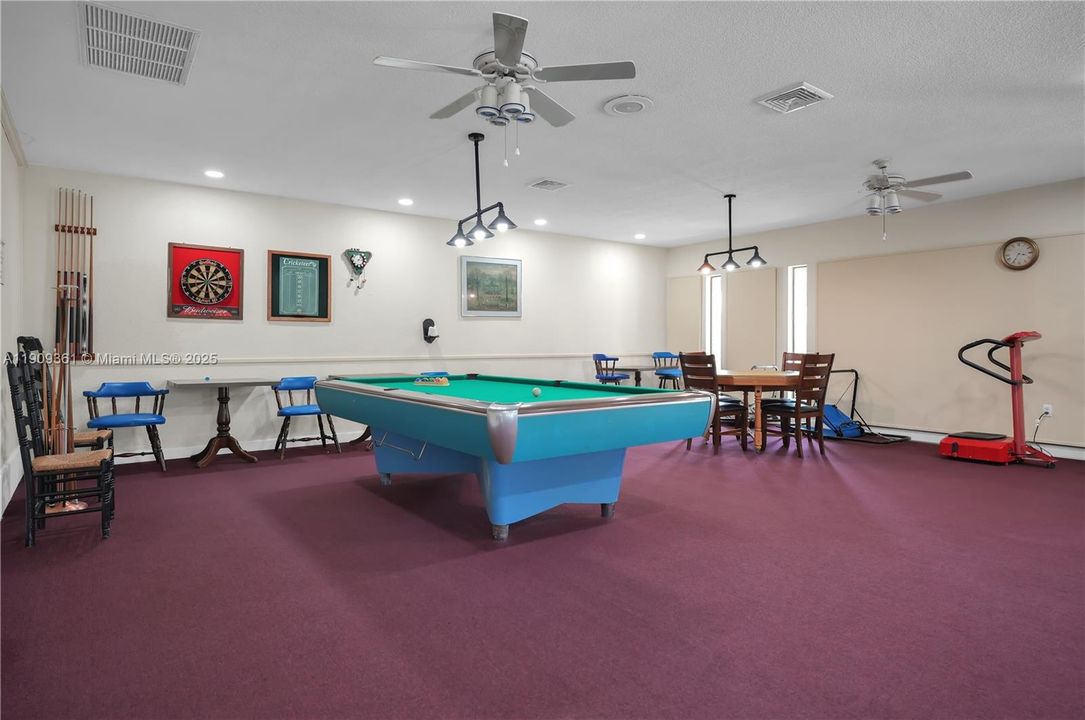 For Sale: $299,000 (2 beds, 2 baths, 1112 Square Feet)