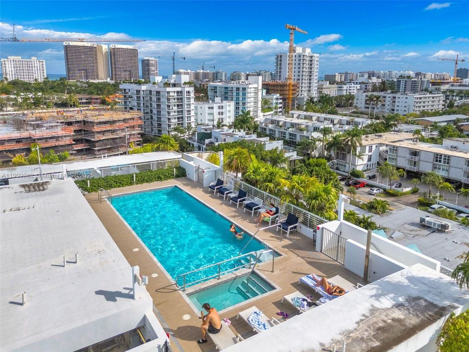 Rooftop Pool & Spa