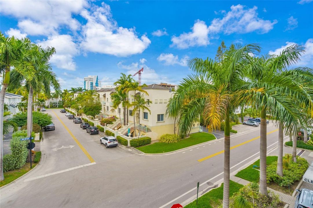 For Sale: $1,049,000 (3 beds, 2 baths, 1376 Square Feet)