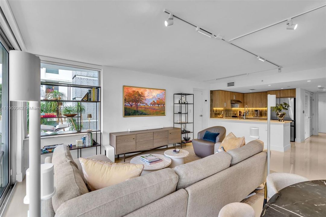 For Sale: $1,049,000 (3 beds, 2 baths, 1376 Square Feet)