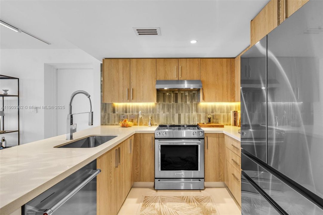 Upgraded Appliances & Tile Backsplash