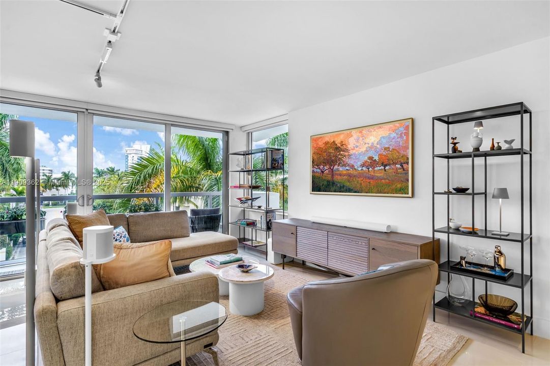 For Sale: $1,049,000 (3 beds, 2 baths, 1376 Square Feet)