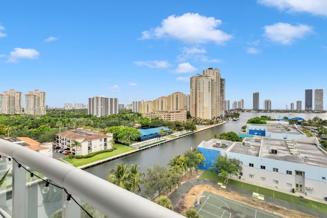 For Sale: $995,000 (2 beds, 2 baths, 1581 Square Feet)