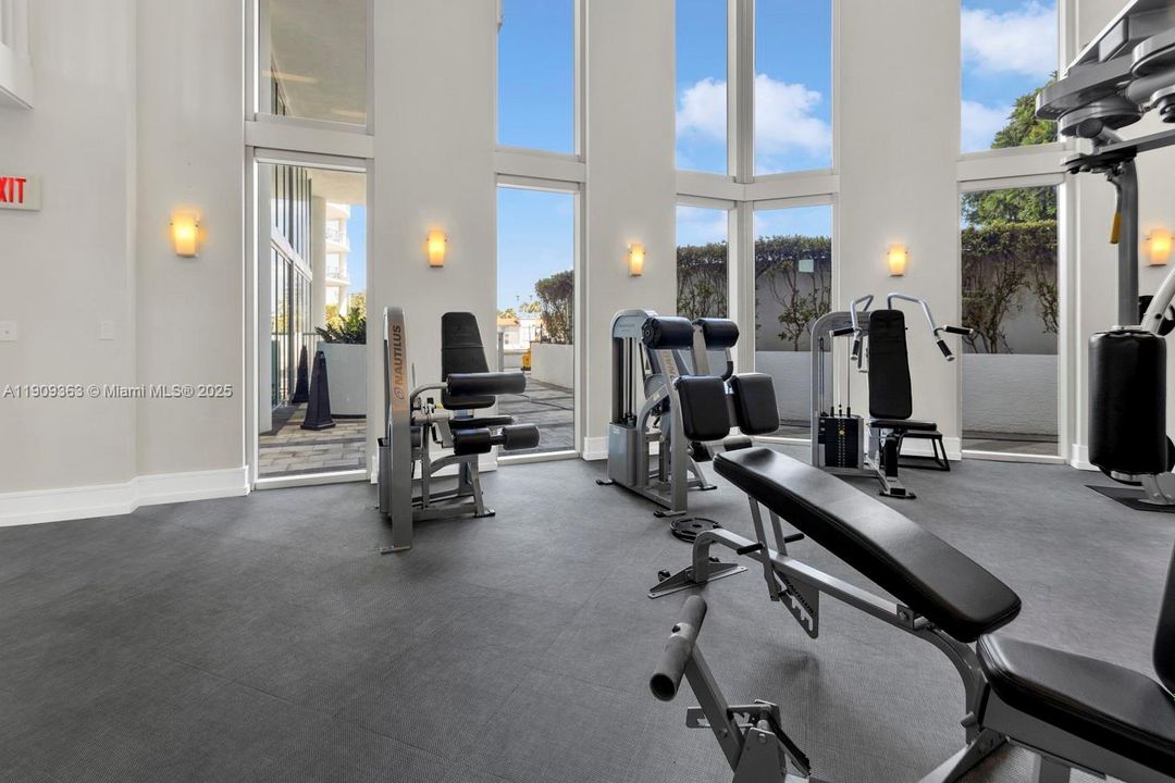 For Sale: $995,000 (2 beds, 2 baths, 1581 Square Feet)