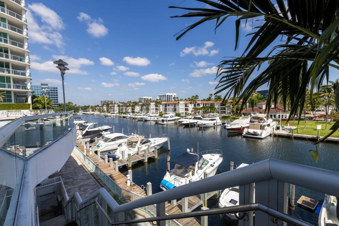 For Sale: $995,000 (2 beds, 2 baths, 1581 Square Feet)