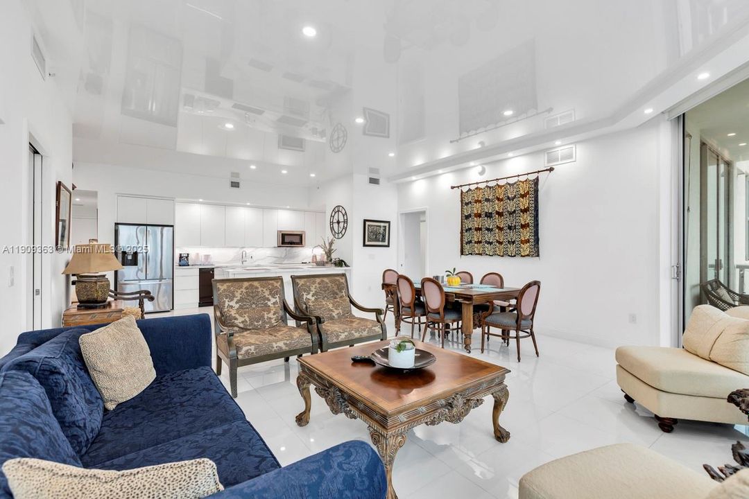 For Sale: $995,000 (2 beds, 2 baths, 1581 Square Feet)