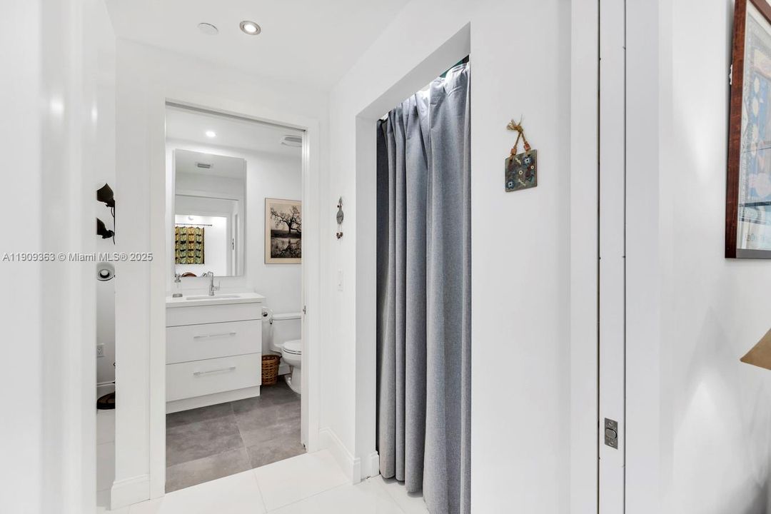 For Sale: $995,000 (2 beds, 2 baths, 1581 Square Feet)