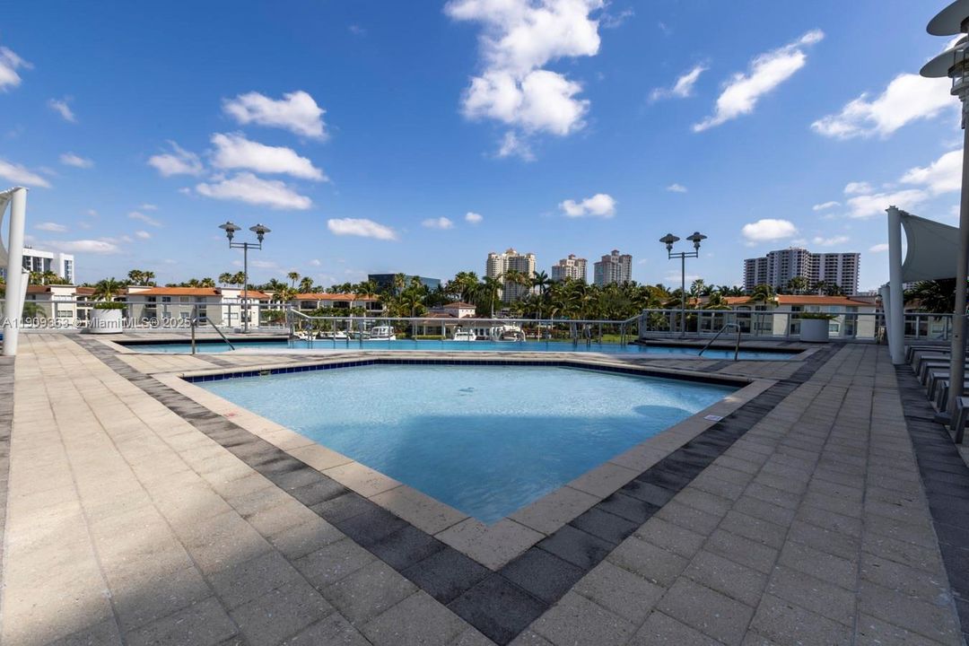 For Sale: $995,000 (2 beds, 2 baths, 1581 Square Feet)