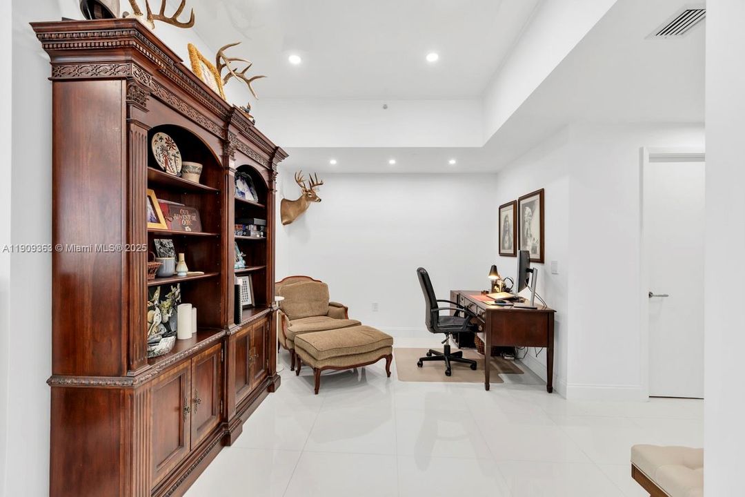 For Sale: $995,000 (2 beds, 2 baths, 1581 Square Feet)