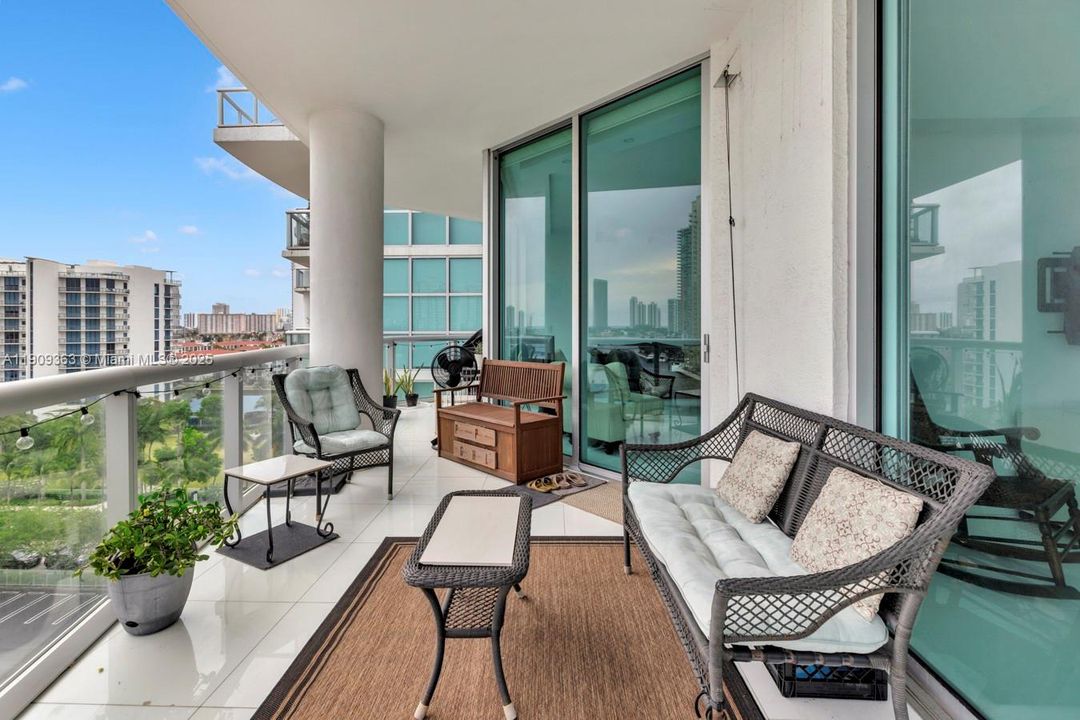 For Sale: $995,000 (2 beds, 2 baths, 1581 Square Feet)