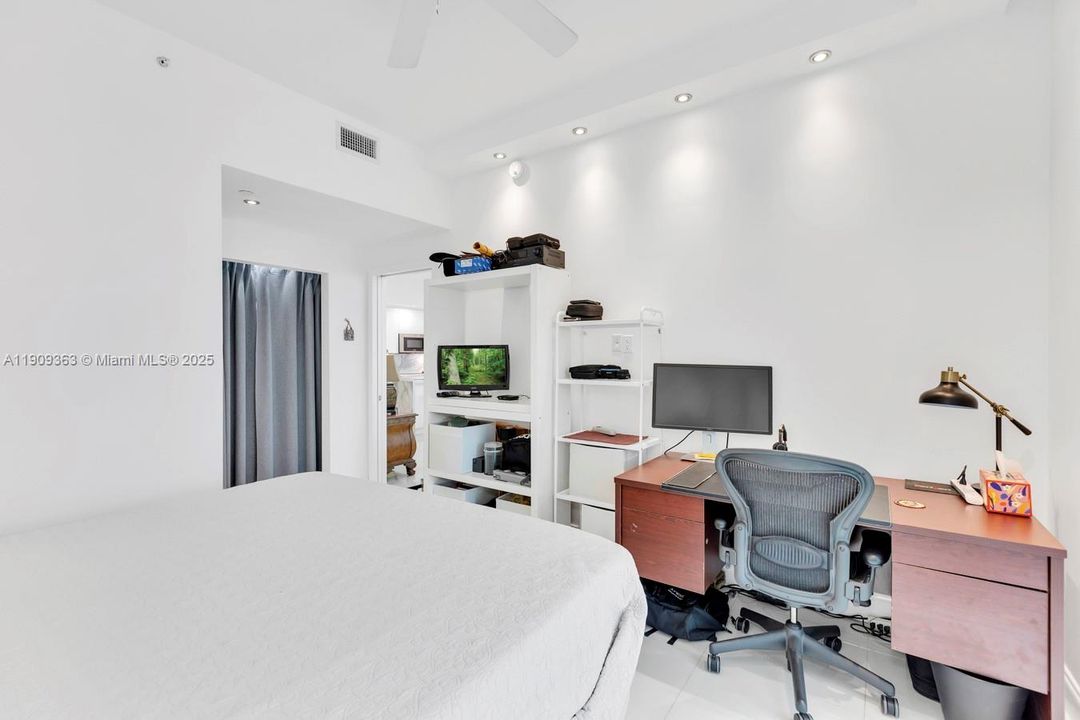 For Sale: $995,000 (2 beds, 2 baths, 1581 Square Feet)