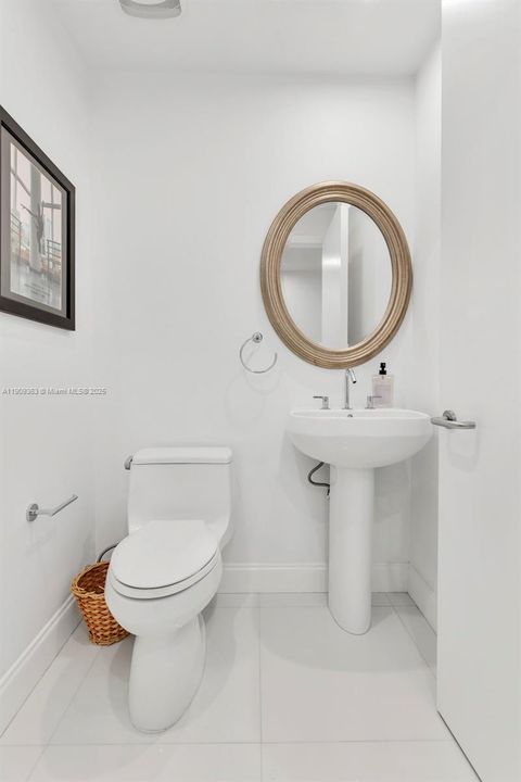 For Sale: $995,000 (2 beds, 2 baths, 1581 Square Feet)