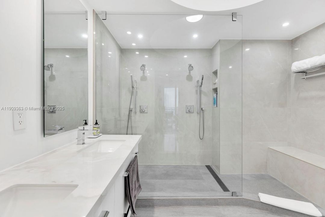 For Sale: $995,000 (2 beds, 2 baths, 1581 Square Feet)