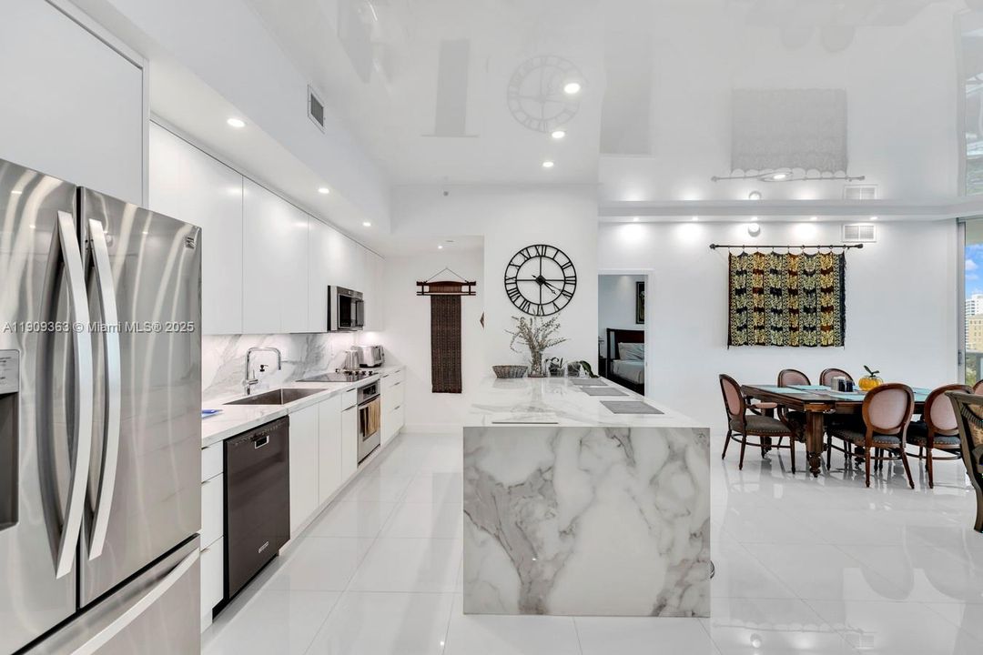 For Sale: $995,000 (2 beds, 2 baths, 1581 Square Feet)