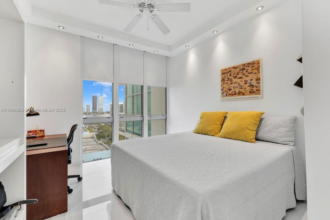 For Sale: $995,000 (2 beds, 2 baths, 1581 Square Feet)