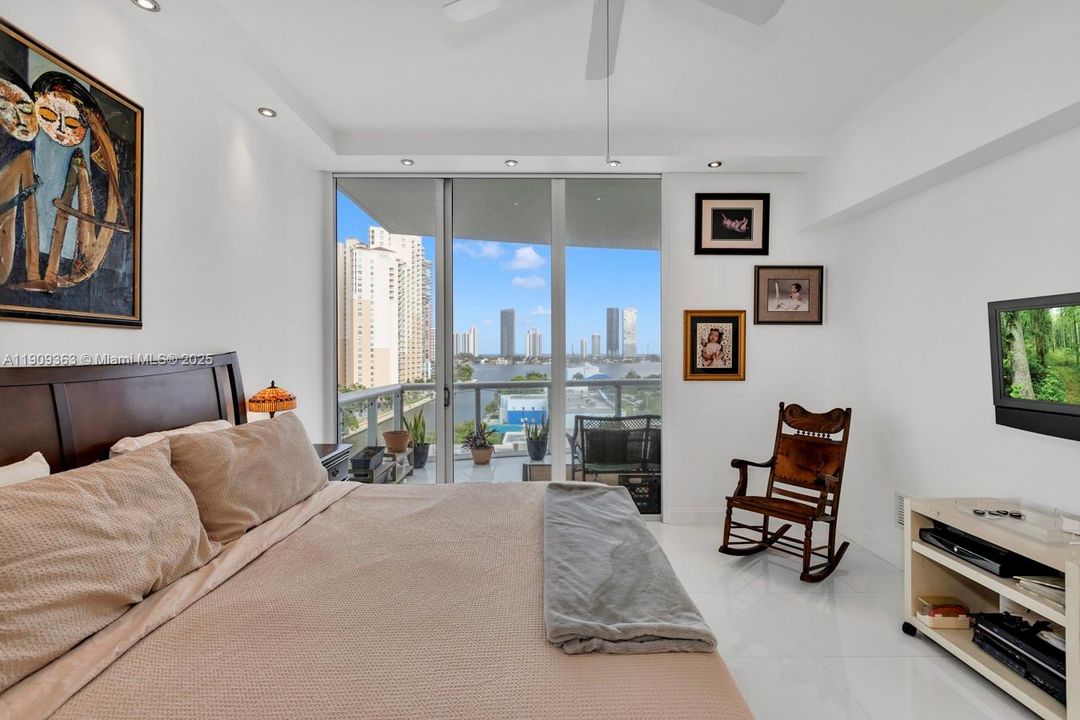 For Sale: $995,000 (2 beds, 2 baths, 1581 Square Feet)