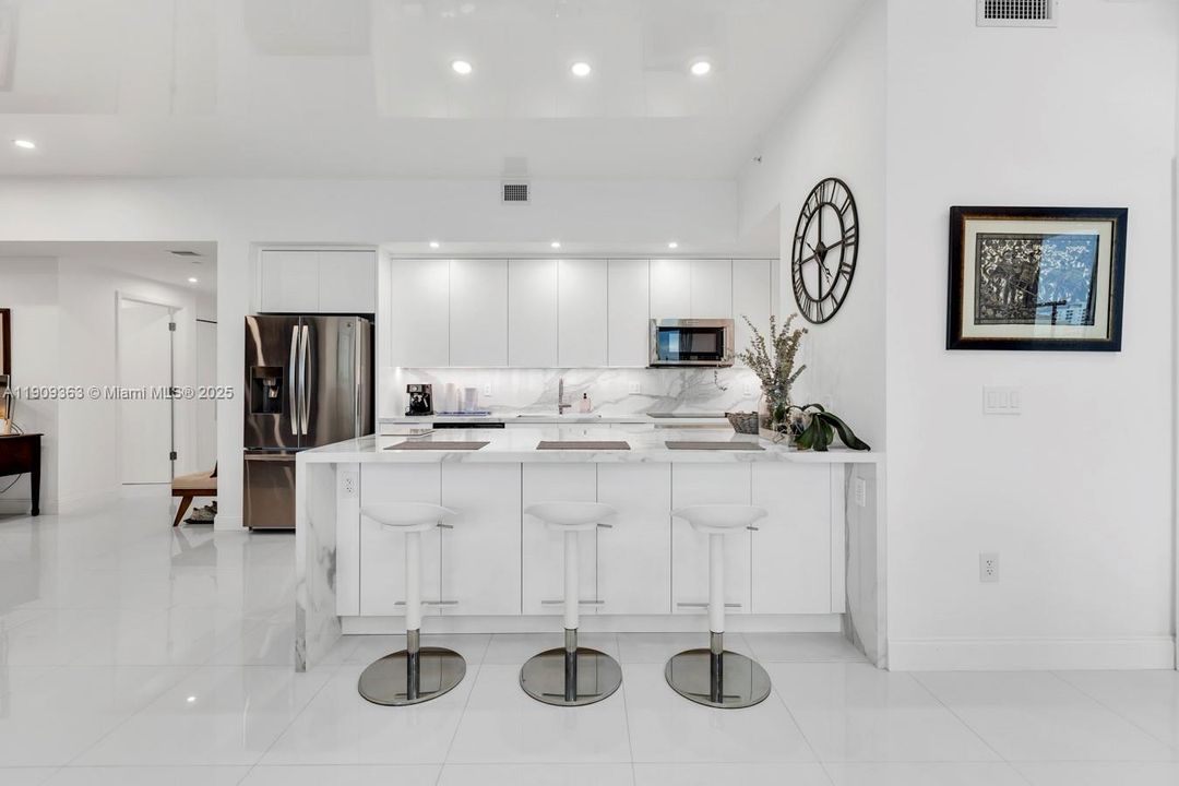 For Sale: $995,000 (2 beds, 2 baths, 1581 Square Feet)