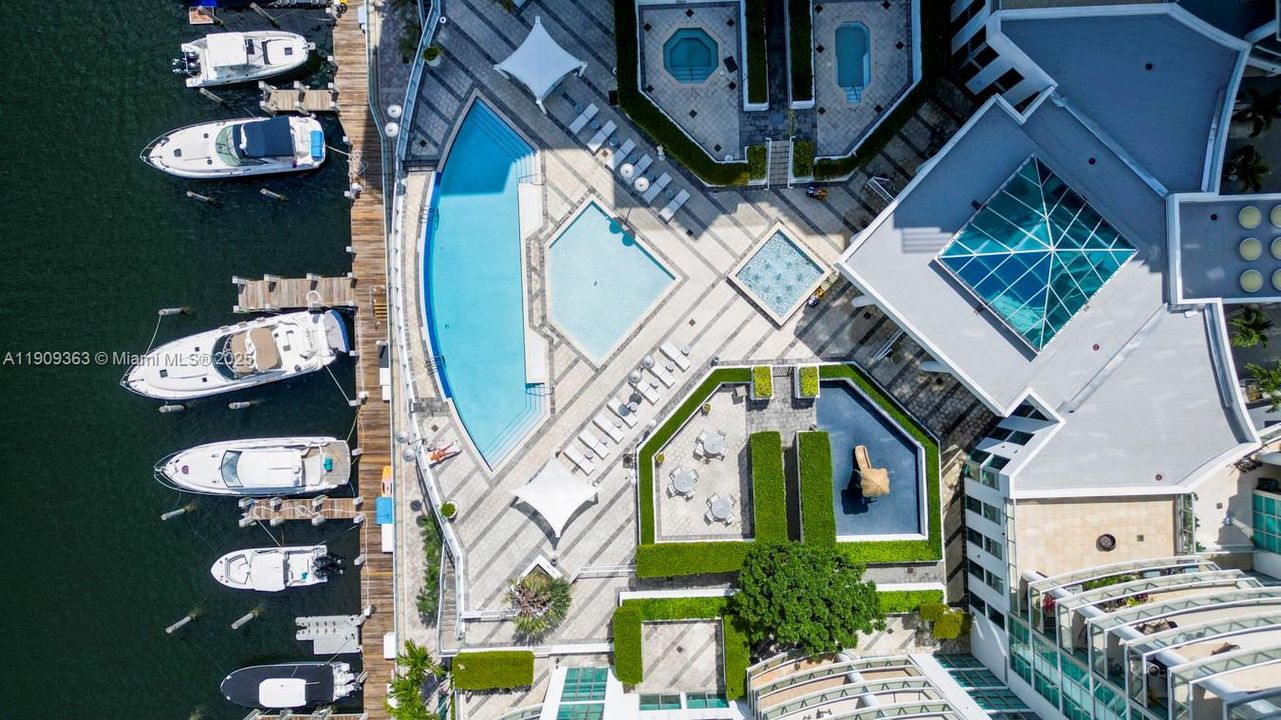 For Sale: $995,000 (2 beds, 2 baths, 1581 Square Feet)