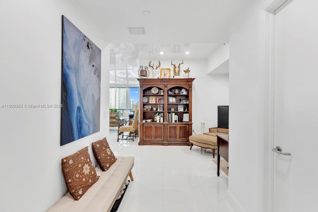 For Sale: $995,000 (2 beds, 2 baths, 1581 Square Feet)