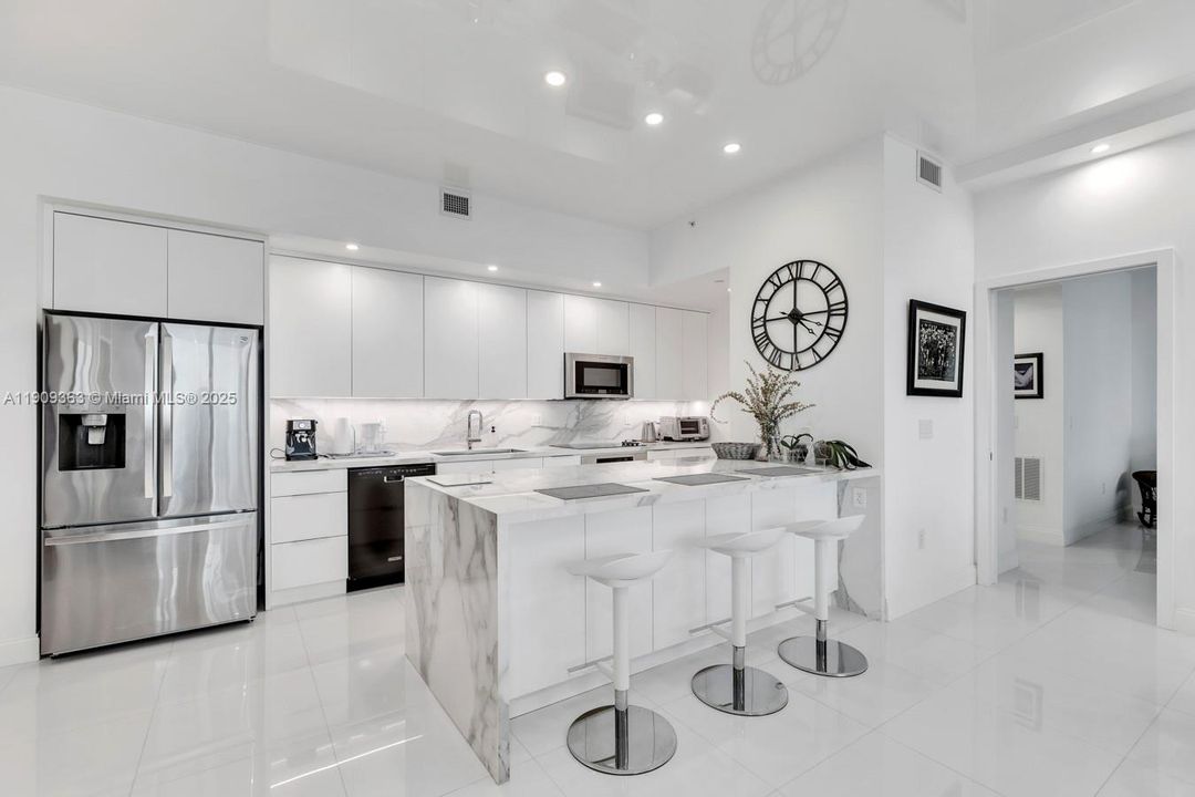 For Sale: $995,000 (2 beds, 2 baths, 1581 Square Feet)