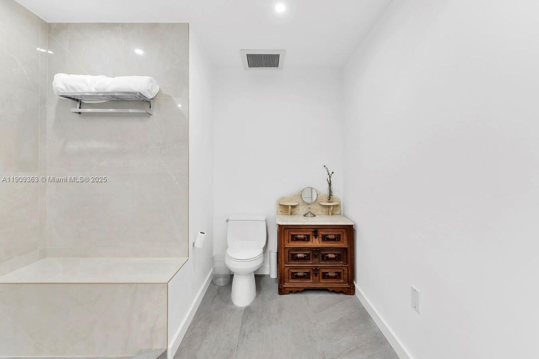 For Sale: $995,000 (2 beds, 2 baths, 1581 Square Feet)