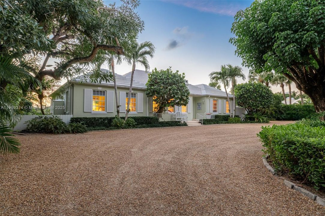 На продажу: $6,250,000 (5 спален, 5 ванн, 2945 Квадратных фут)