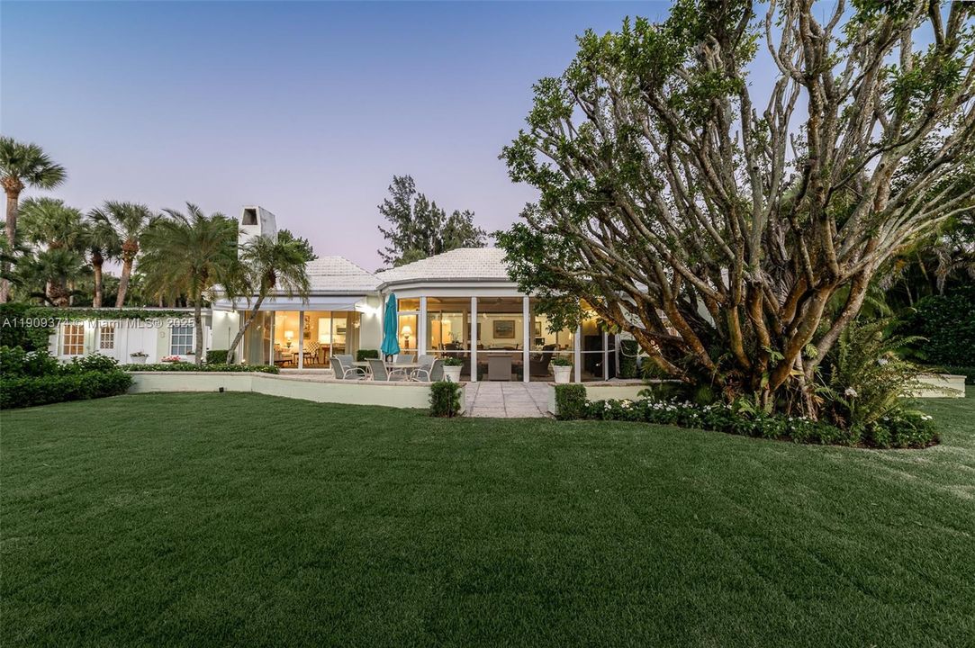 На продажу: $6,250,000 (5 спален, 5 ванн, 2945 Квадратных фут)