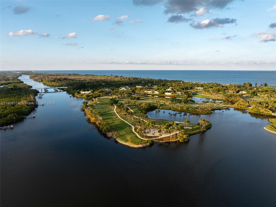 На продажу: $6,250,000 (5 спален, 5 ванн, 2945 Квадратных фут)