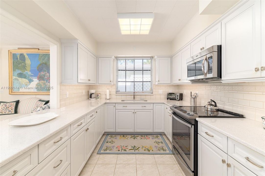 На продажу: $6,250,000 (5 спален, 5 ванн, 2945 Квадратных фут)