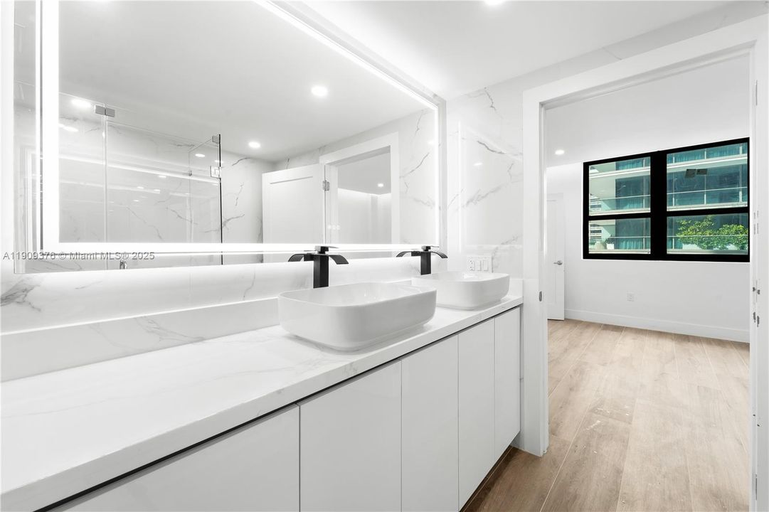 合同活跃: $3,200 (1 贝兹, 1 浴室, 993 平方英尺)