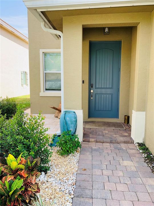 Active With Contract: $3,300 (4 beds, 2 baths, 2365 Square Feet)