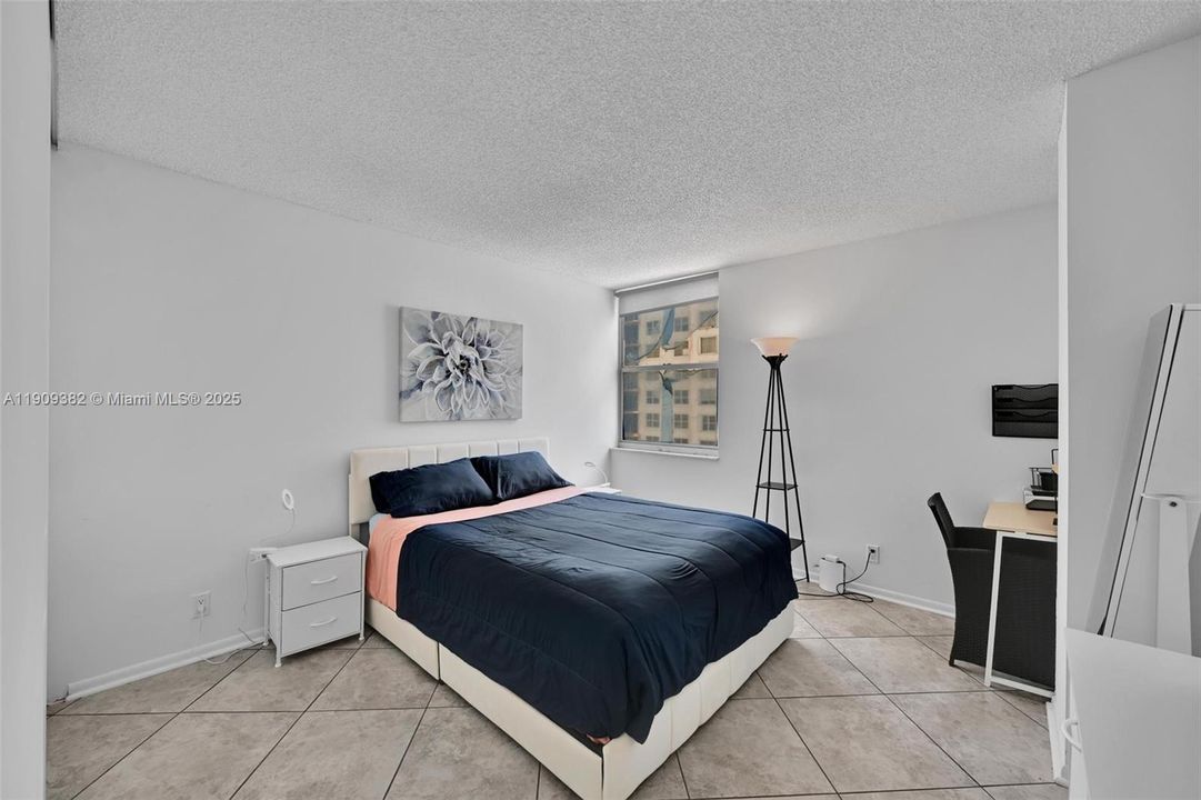 合同活跃: $2,100 (1 贝兹, 1 浴室, 721 平方英尺)