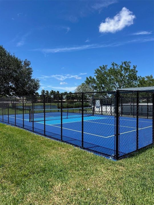 En Venta: $948,000 (5 camas, 3 baños, 2672 Pies cuadrados)