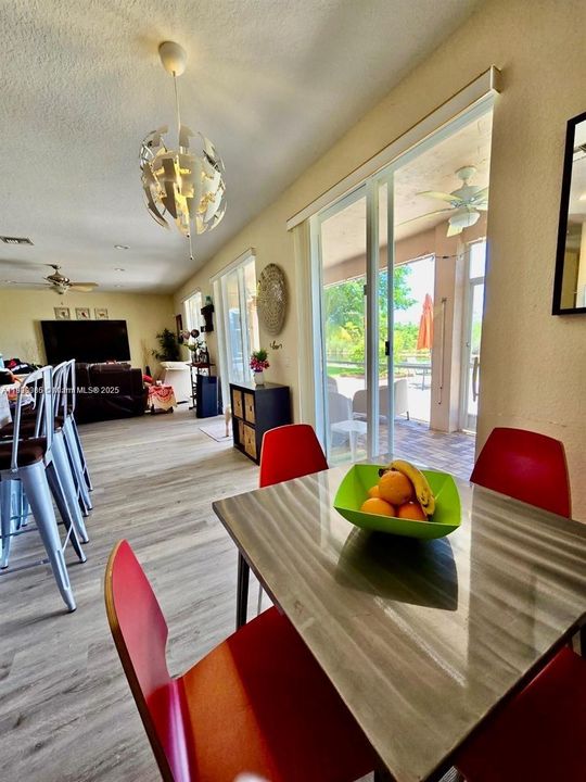 En Venta: $948,000 (5 camas, 3 baños, 2672 Pies cuadrados)