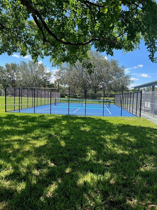 En Venta: $948,000 (5 camas, 3 baños, 2672 Pies cuadrados)