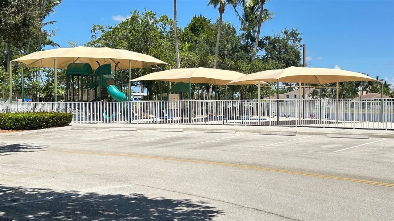 En Venta: $948,000 (5 camas, 3 baños, 2672 Pies cuadrados)