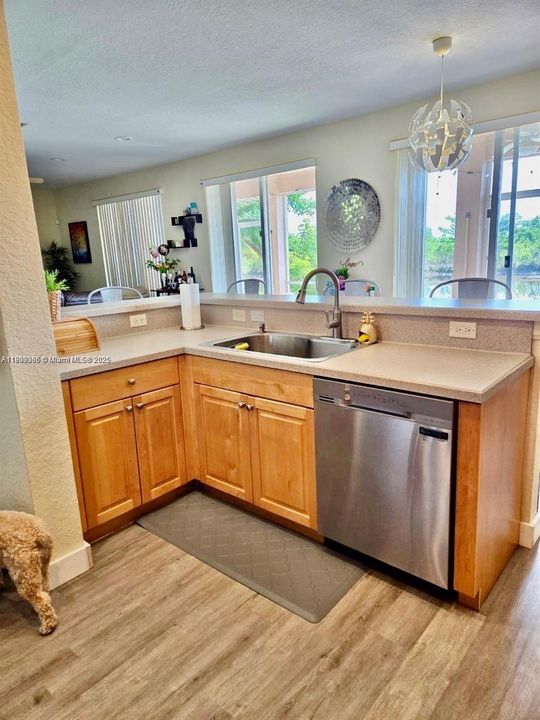 En Venta: $948,000 (5 camas, 3 baños, 2672 Pies cuadrados)