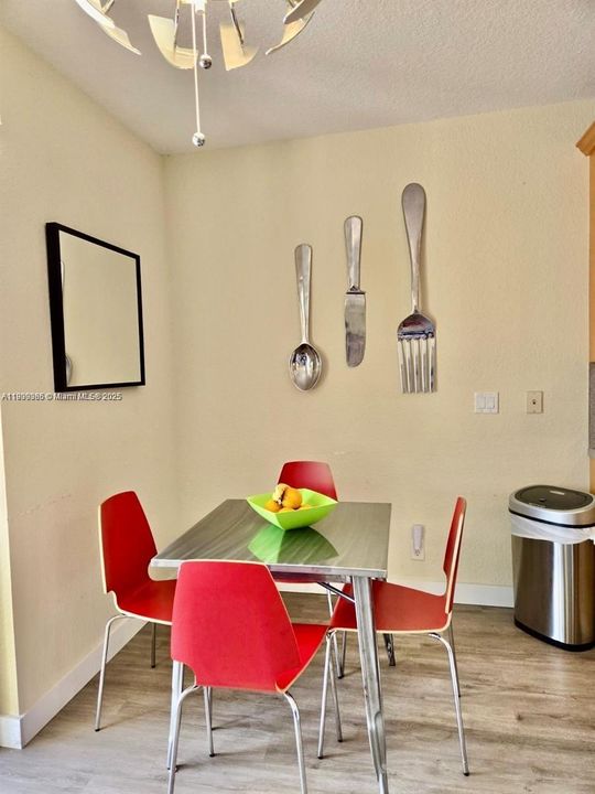 En Venta: $948,000 (5 camas, 3 baños, 2672 Pies cuadrados)