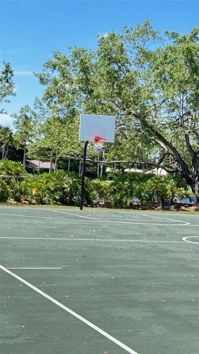 En Venta: $948,000 (5 camas, 3 baños, 2672 Pies cuadrados)