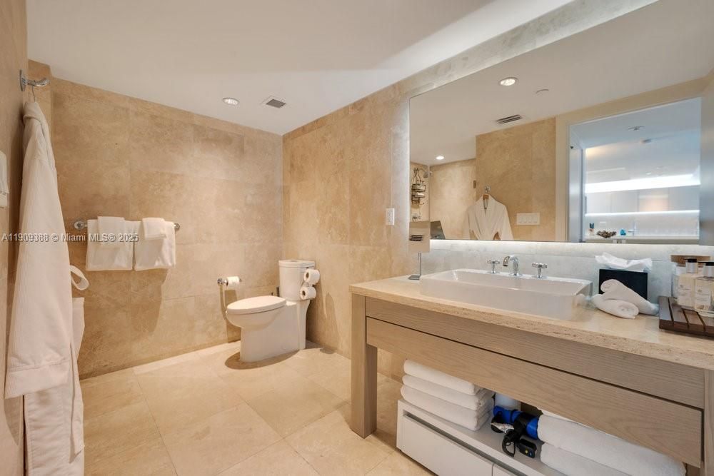 出租: $17,500 (1 贝兹, 1 浴室, 866 平方英尺)