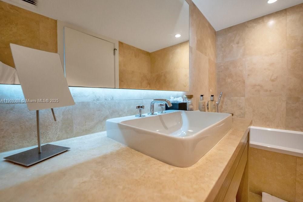 出租: $17,500 (1 贝兹, 1 浴室, 866 平方英尺)