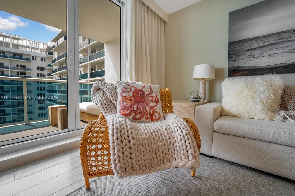 出租: $17,500 (1 贝兹, 1 浴室, 866 平方英尺)