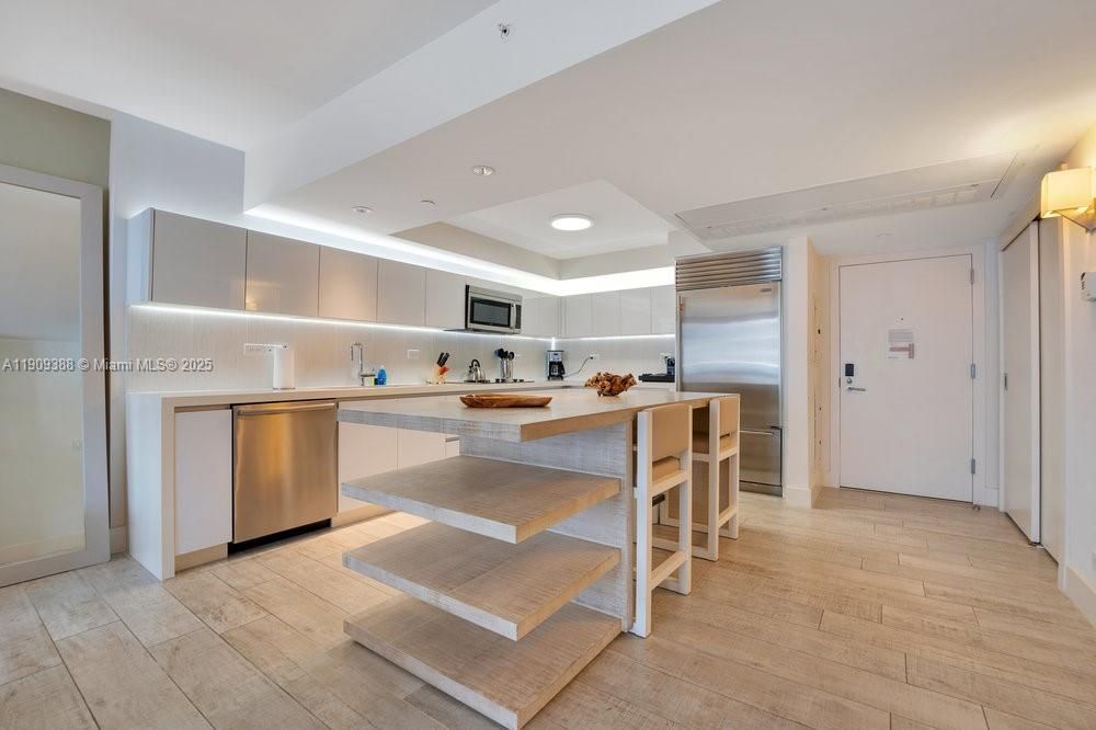 出租: $17,500 (1 贝兹, 1 浴室, 866 平方英尺)