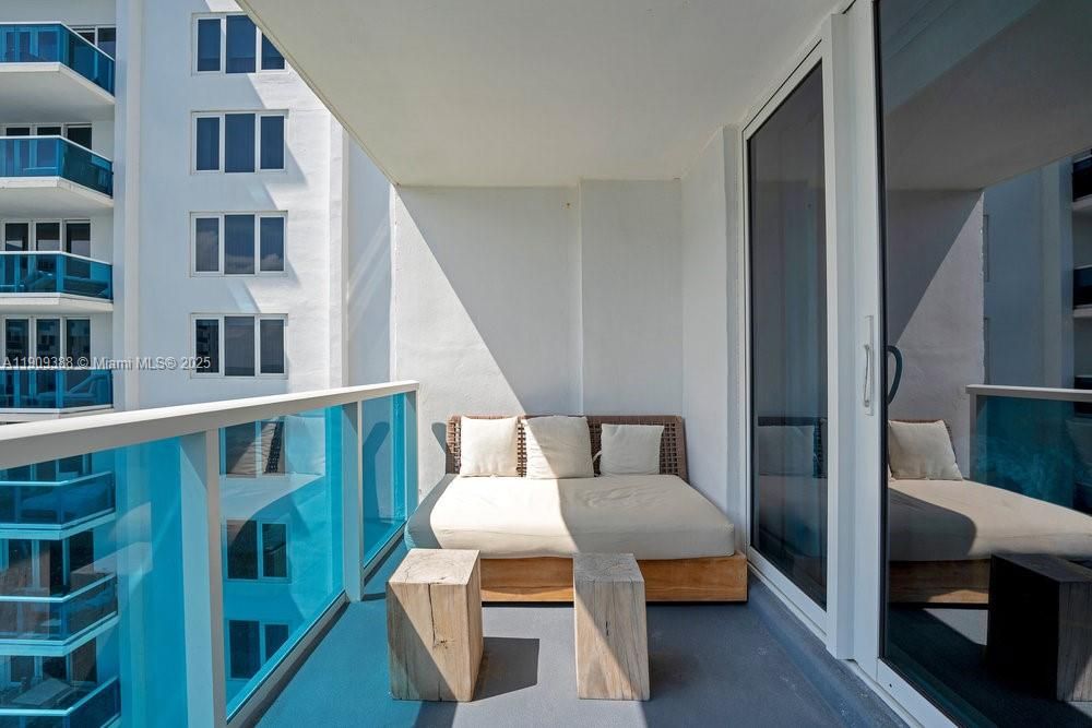 出租: $17,500 (1 贝兹, 1 浴室, 866 平方英尺)