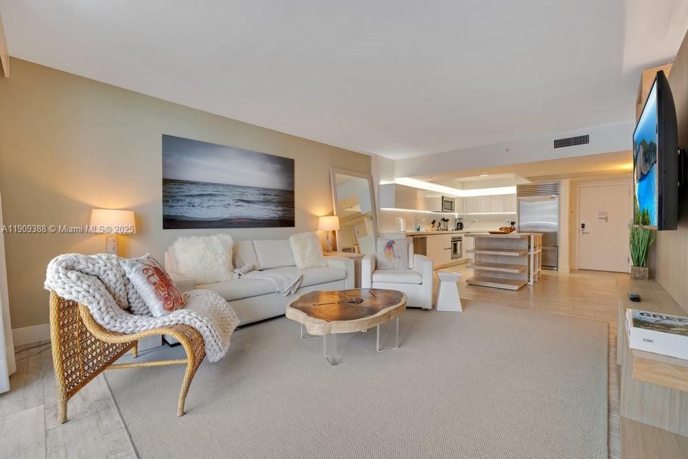 出租: $17,500 (1 贝兹, 1 浴室, 866 平方英尺)