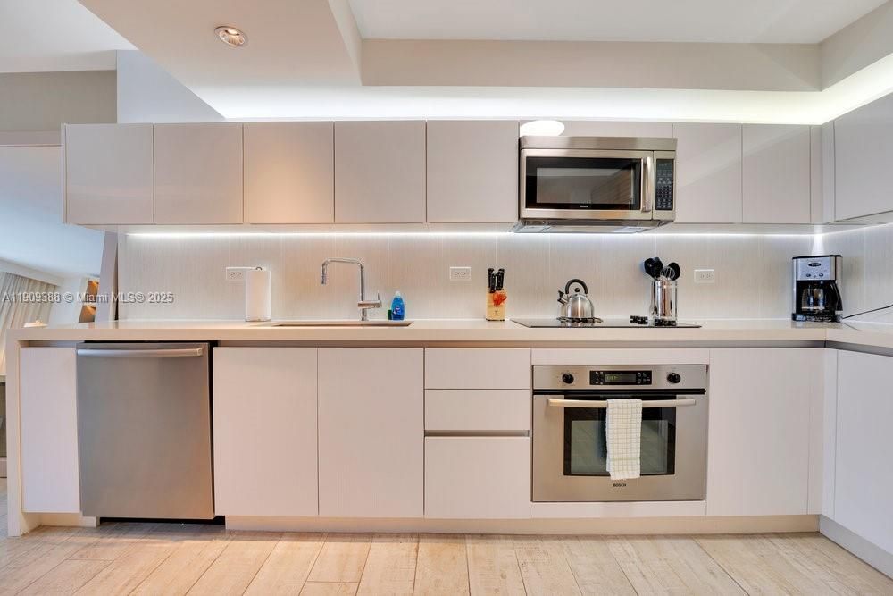 出租: $17,500 (1 贝兹, 1 浴室, 866 平方英尺)